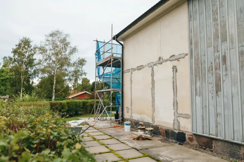 fasadrenovering p villa putsa byta panel eller m la om guide till r tt val och kostnad